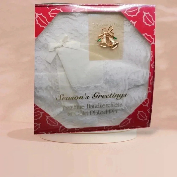 Greeting season's vtg handkerchiefs & gold plated tree & bells pin set of 3 - Picture 4 of 11